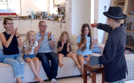 Advent Calendar 2025 Amazing Magic by The Purple Cow. 24 SUPER COOL & EASY to learn Magic tricks. Comes with a step-by-step picture guide + a video guide. For kids aged 8 and above. The perfect magician starter kit